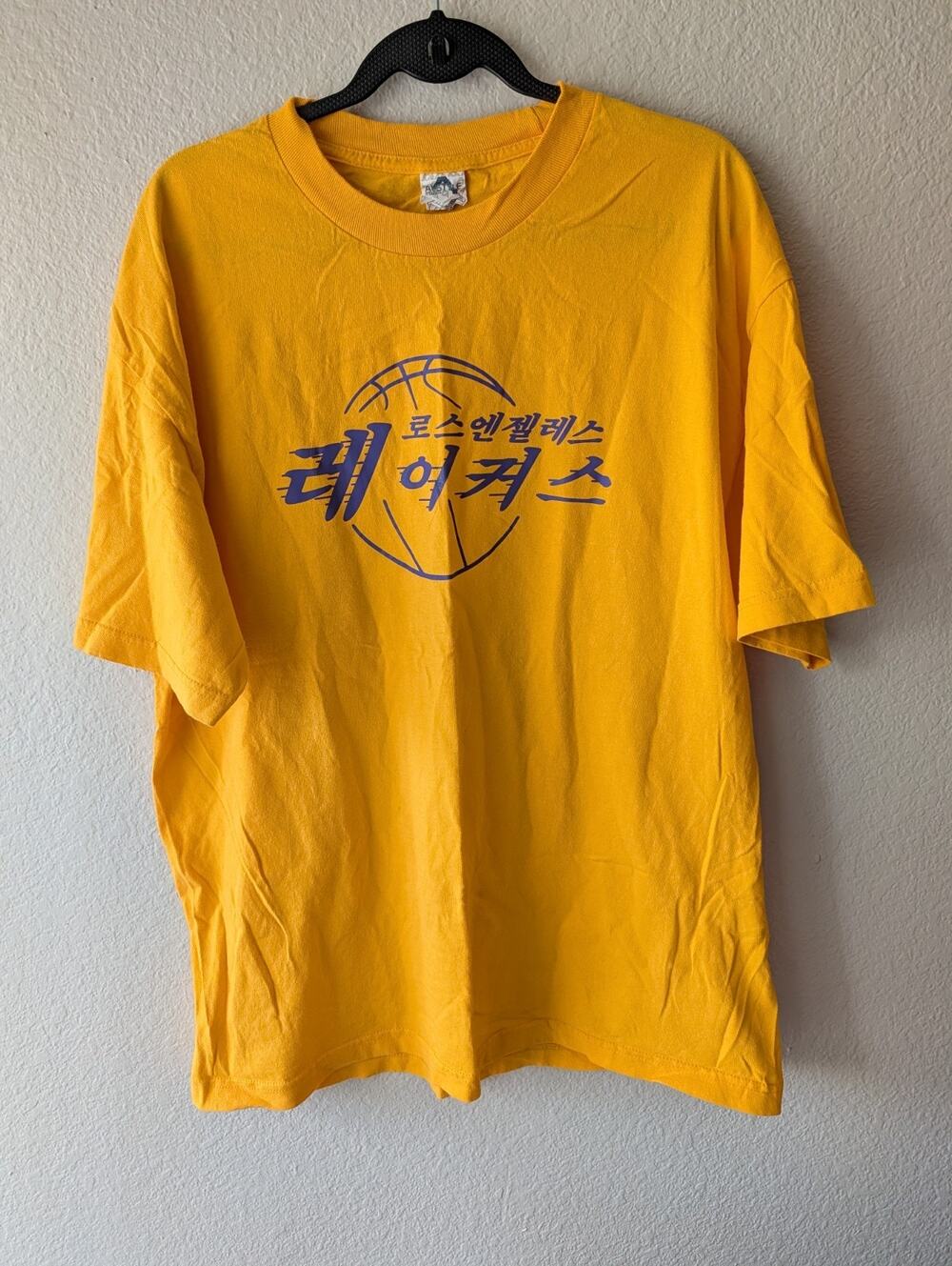 Alstyle Apparel & Activewear Los Angeles Lakers Yellow Graphic Tee Men’s XL